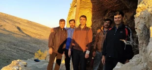کارکنان آموزشکده فنی لارستان به مناسبت سالگرد پیروزی شکوهمند انقلاب اسلامی کوهپیمایی نمودند. 6