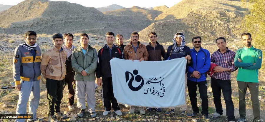 کارکنان آموزشکده فنی لارستان به مناسبت سالگرد پیروزی شکوهمند انقلاب اسلامی کوهپیمایی نمودند. 7