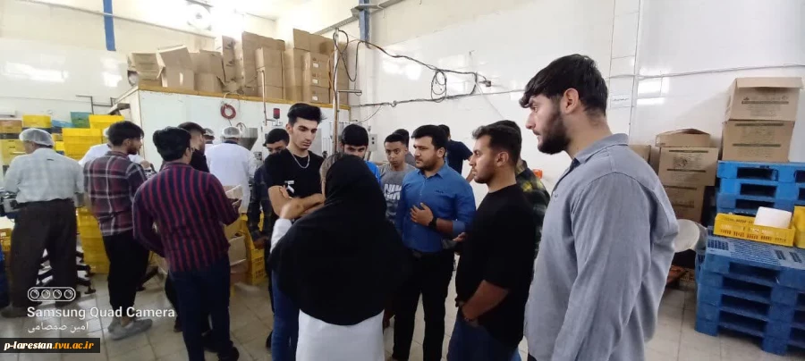 بازدید علمی دانشجویان از شرکت صنعتی تولیدی لبنیات قنبرزاده لارستان 2