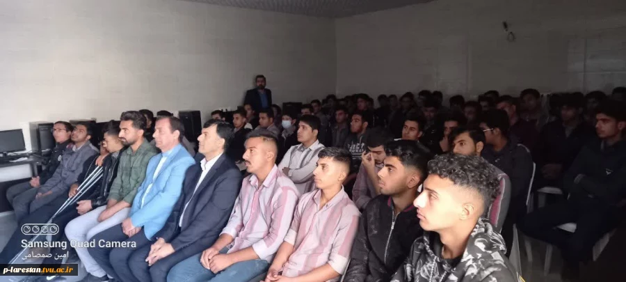 بازدید دانش آموزان هنرستان ابوذر غفاری از آموزشکده فنی و حرفه ای لارستان 
 3