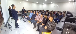 بازدید دانش آموزان هنرستان ابوذر غفاری از آموزشکده فنی و حرفه ای لارستان 
 2