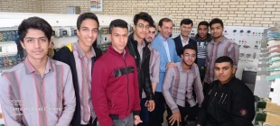 بازدید دانش آموزان هنرستان ابوذر غفاری از آموزشکده فنی و حرفه ای لارستان 
 4