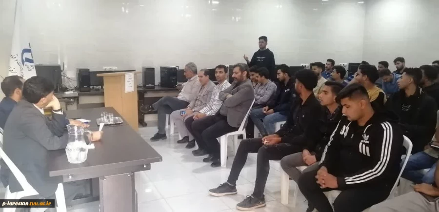 برگزاری  جلسه ی پرسش و پاسخ و تریبون آزاد در آستانه انتخابات توسط  آموزشکده فنی و حرفه ای لارستان  2