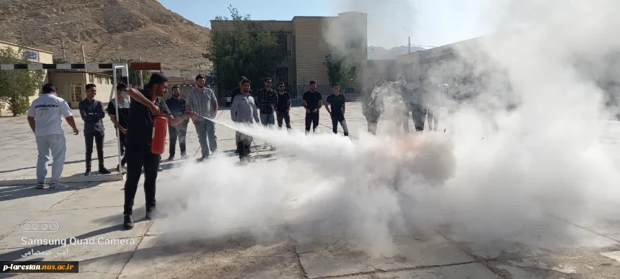 برگزاری دوره آموزش کوتاه مدت پیشگیری از آتش سوزی  و اطفاء حریق  در دانشگاه ملی مهارت واحد لارستان  3