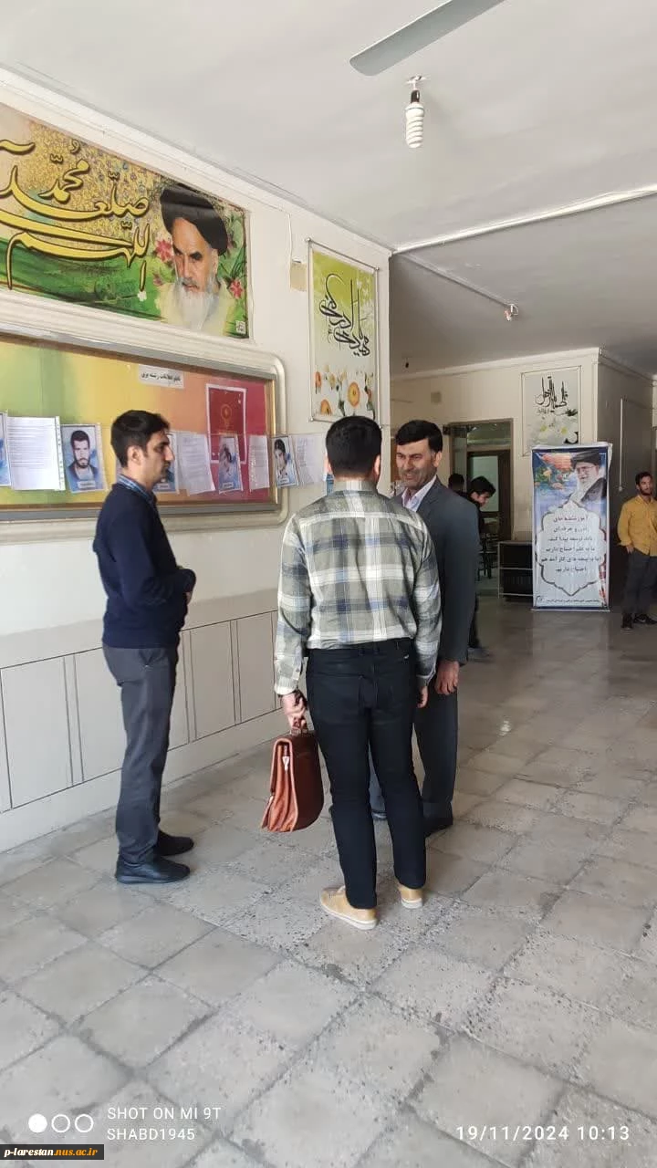برپایی نمایشگاه عکس شهدا  به مناسبت هفته بسیج در دانشگاه ملی مهارت لارستان 3