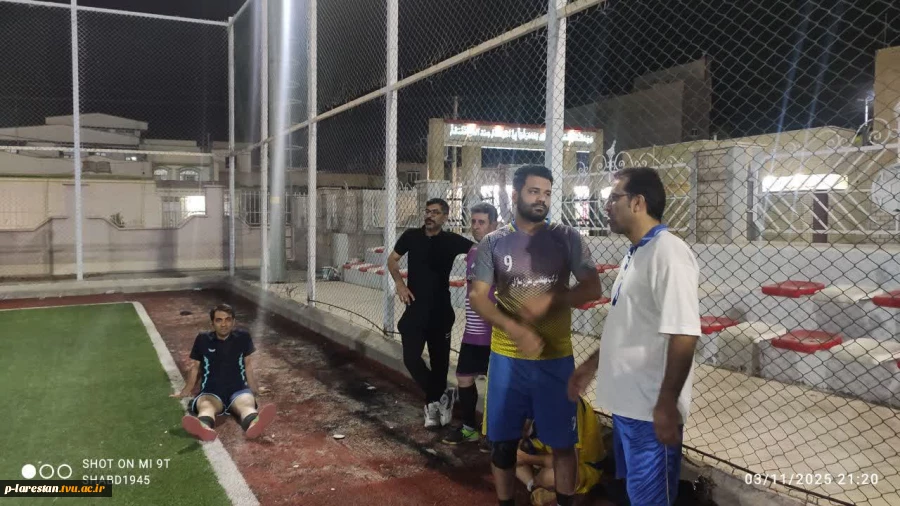برگزاری مسابقات دوستانه فوتسال  در ورزشگاه شهر خور  2