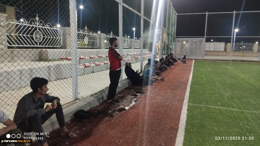 برگزاری مسابقات دوستانه فوتسال  در ورزشگاه شهر خور  4