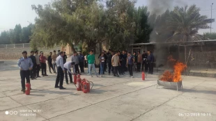 همزمان با گرامیداشت 16 آذر آموزش اطفاء حریق ویژه دانشجویان برگزار گردید . 3