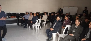 خلاقیت در برگزاری سمینار هوش مصنوعی آموزشکده ملی مهارت لارستان  4